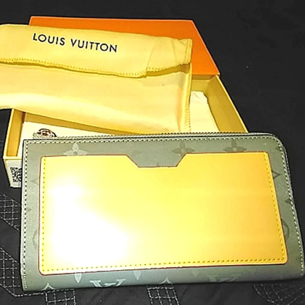 Louis Vuitton Monogram Titanium Canvas Cosmos Wallet M63237 2018 - Picture 1 of 4